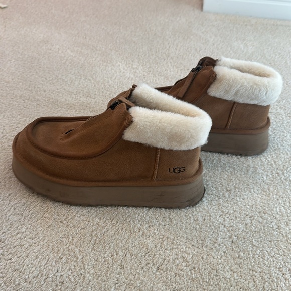 Ugg - Picture 2 of 10